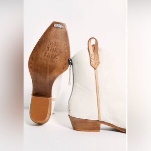 Stylish western boots, match with jeans, skirts, shorts or anything. Size 8.